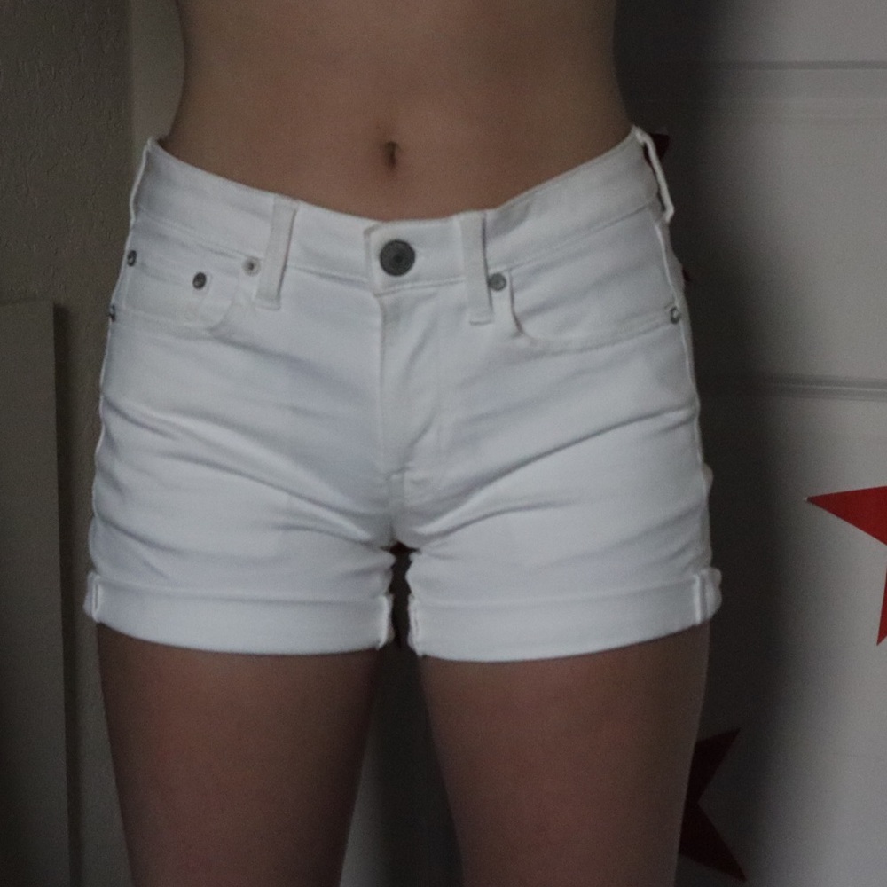 White American Eagle shorts